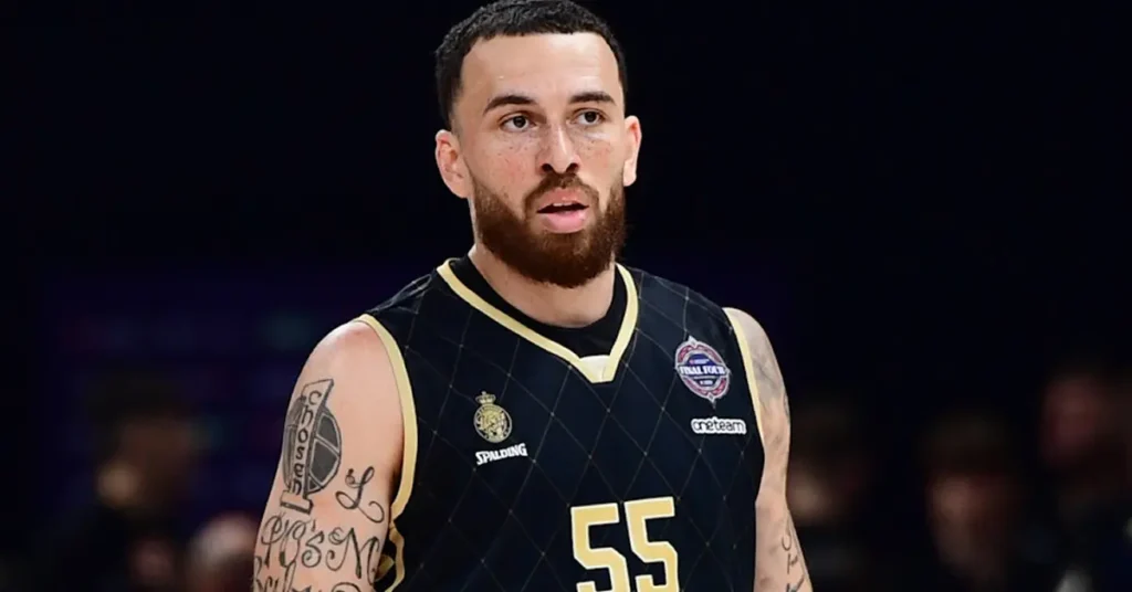 Ο Μάικ Τζέιμς με τη φανέλα της Μονακό κατά τη διάρκεια αγώνα EuroLeague