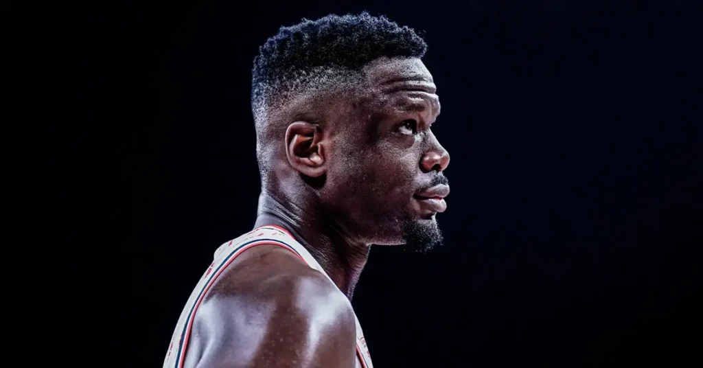 Ο Μουστάφα Φαλ κατά τη διάρκεια ατομικής προπόνησης στο ΣΕΦ