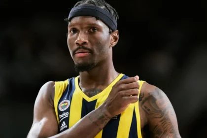 Ο Νάιτζελ Χέις-Ντέιβις με της Φενέρμπαχτσε σε αγώνα της Euroleague