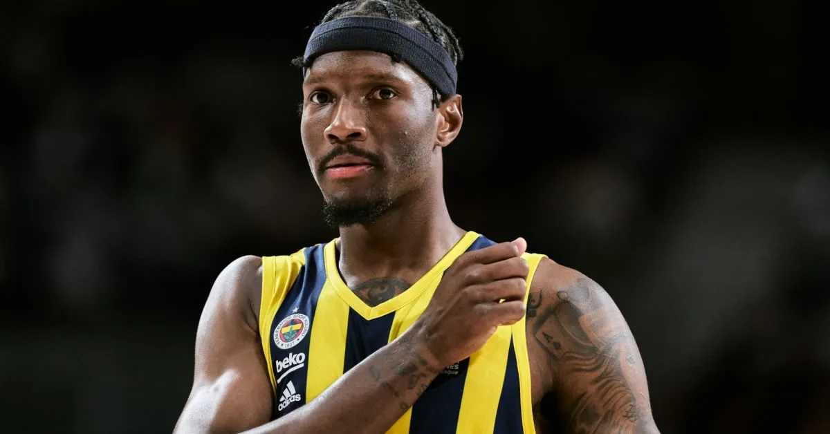 Ο Νάιτζελ Χέις-Ντέιβις με της Φενέρμπαχτσε σε αγώνα της Euroleague