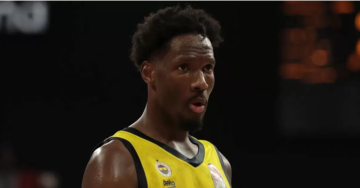 Ο Νάιτζελ Χέις-Ντέιβις με τη φανέλα της Φενέρμπαχτσε