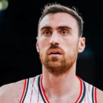 Ο Νίκολα Μιλουτίνοφ σε φάση απο αγώνα της EuroLeague