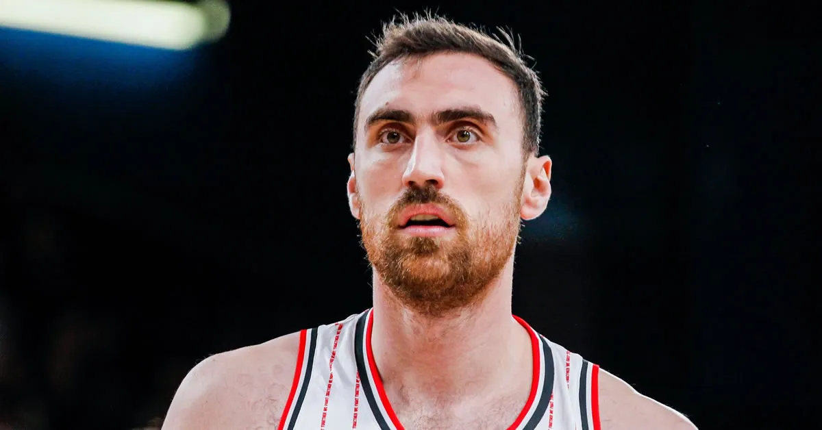 Ο Νίκολα Μιλουτίνοφ σε φάση απο αγώνα της EuroLeague