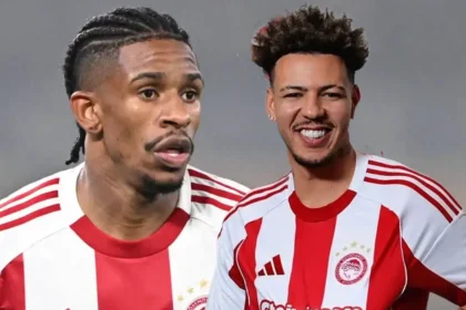 Ο Αντρέ Λουίζ σε προσπάθεια για ντρίμπλα και δεξιά ο Κλέιτον δείχνει την φανέλα του Ολυμπιακού