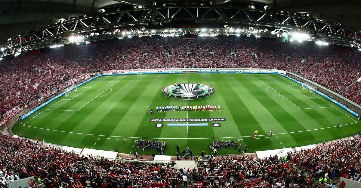 Οπαδοί του Ολυμπιακού δημιουργούν καυτή ατμόσφαιρα στο Γεώργιος Καραϊσκάκης