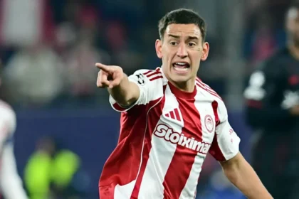 Ο Σαντιάγκο Έσε σε φάση του Ολυμπιακού