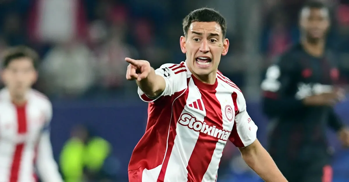 Ο Σαντιάγκο Έσε σε φάση του Ολυμπιακού