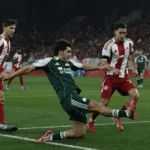 Παίκτες του Ολυμπιακού σε φάση απο τον αγώνα