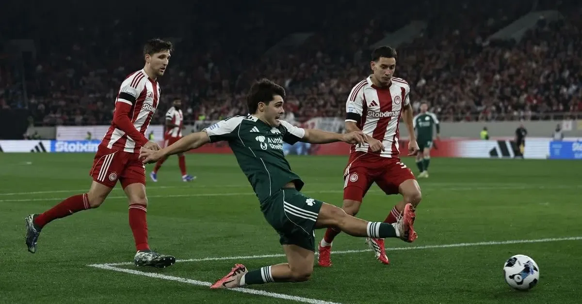 Παίκτες του Ολυμπιακού σε φάση απο τον αγώνα