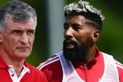 O Χοσέ Λουίς Μεντιλίμπαρ με σοβαρό αλλά αποφασιστικό ύφος και στην άλλη πλευρά ο Ροντινέι κατά τη διάρκεια προπόνησης στον Ρέντη