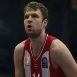 Ο Σάσα Βεζένκοφ έτοιμος να βάλει μια ακόμα βολή στην νίκη που πέτυχε ο Ολυμπιακός στο Ιβανώφειο