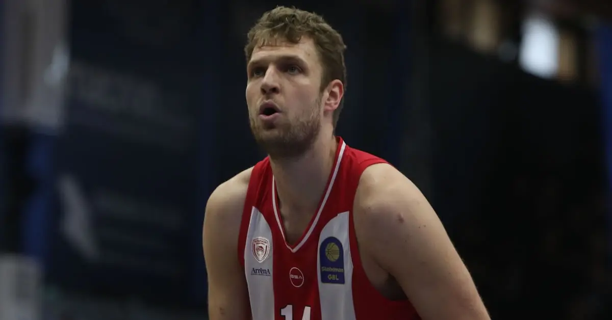 Ο Σάσα Βεζένκοφ έτοιμος να βάλει μια ακόμα βολή στην νίκη που πέτυχε ο Ολυμπιακός στο Ιβανώφειο