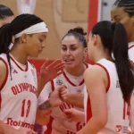 Οι παίκτριες του Ολυμπιακού συζητούν πως θα αντιμετωπίσουν τον ΠΑΟΚ