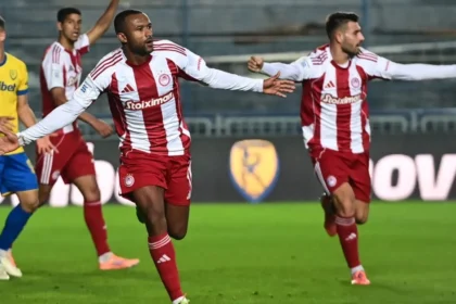 Φάση από τον αγώνα Ολυμπιακός - Παναιτωλικός για τη Super League