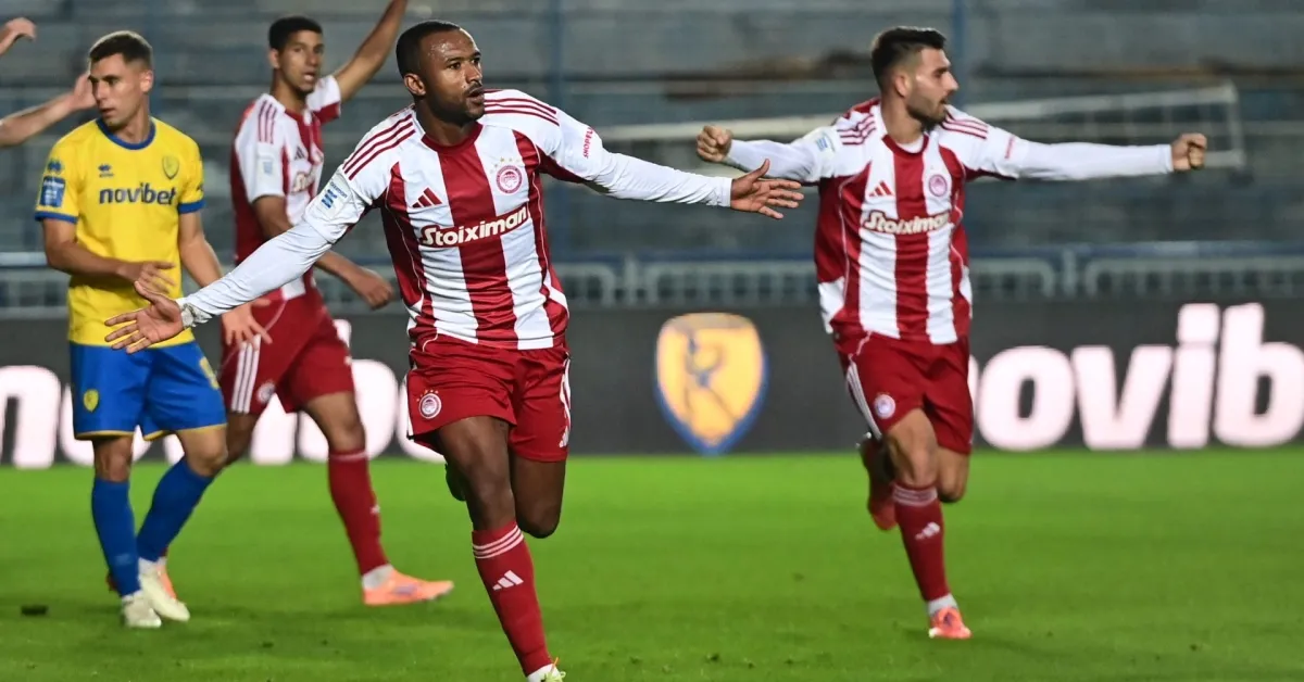 Φάση από τον αγώνα Ολυμπιακός - Παναιτωλικός για τη Super League