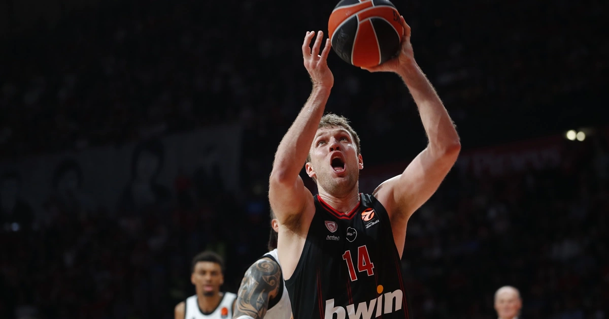 Ο Σάσα Βεζένκοφ στο ΣΕΦ σε εύστοχο σουτ