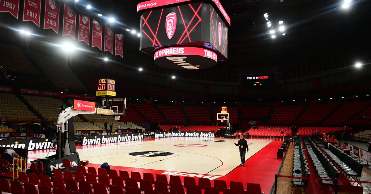 Εσωτερική άποψη του Σταδίου Ειρήνης και Φιλίας (ΣΕΦ) στον Πειραιά.