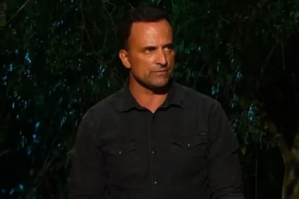 Ο Γιώργος Λιανός στο Συμβούλιο του Νησιού στο Survivor έτοιμος για μια κρίσιμη ανακοίνωση