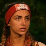 η Βασιλική Μουντή στο συμβούλιο του νησιού τη στιγμή της ανακοίνωσης