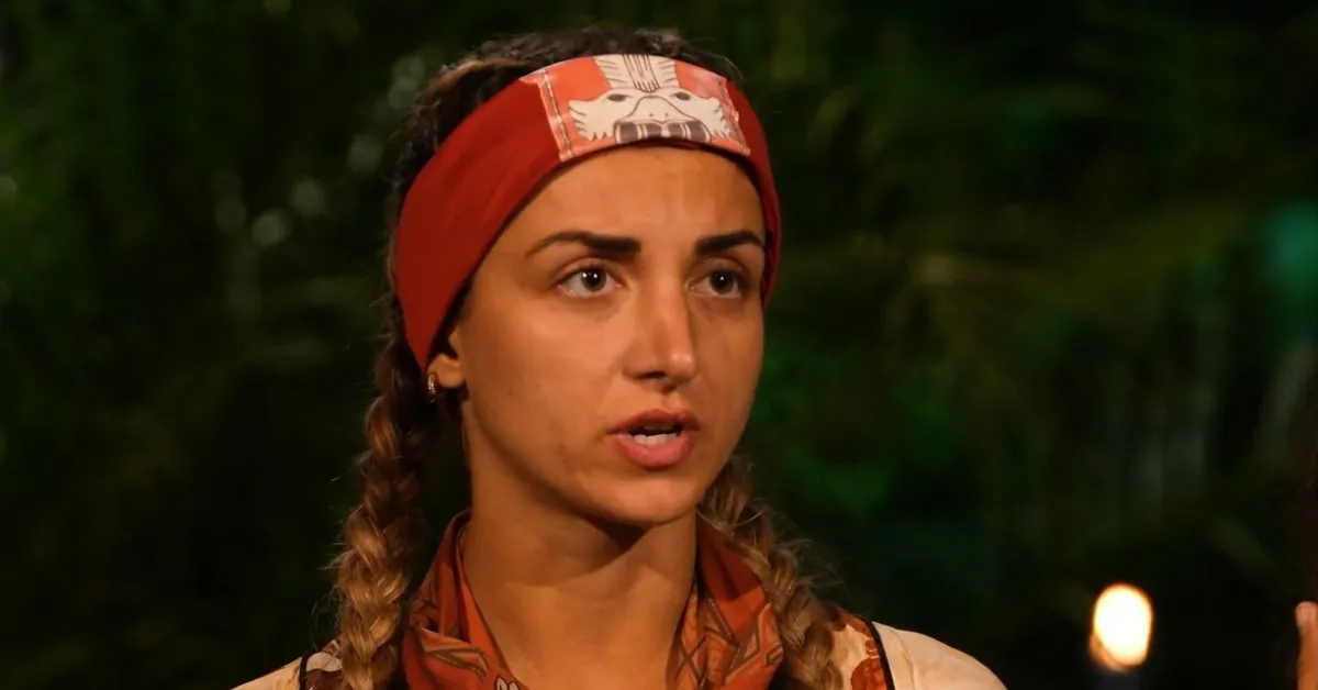 η Βασιλική Μουντή στο συμβούλιο του νησιού τη στιγμή της ανακοίνωσης