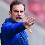 Ο Σωτήρης Συλαϊδόπουλος δίνει οδηγίες κατά τη διάρκεια αγώνα