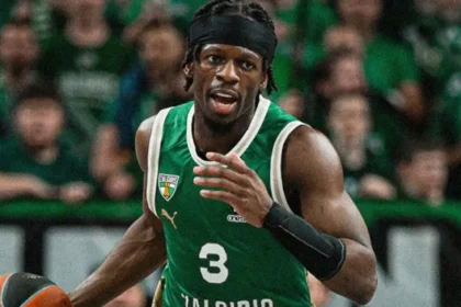 Ο Σιλβέν Φρανσίσκο με τη φανέλα της Ζαλγκίρις κάνει διείσδυση σε αγώνα EuroLeague.