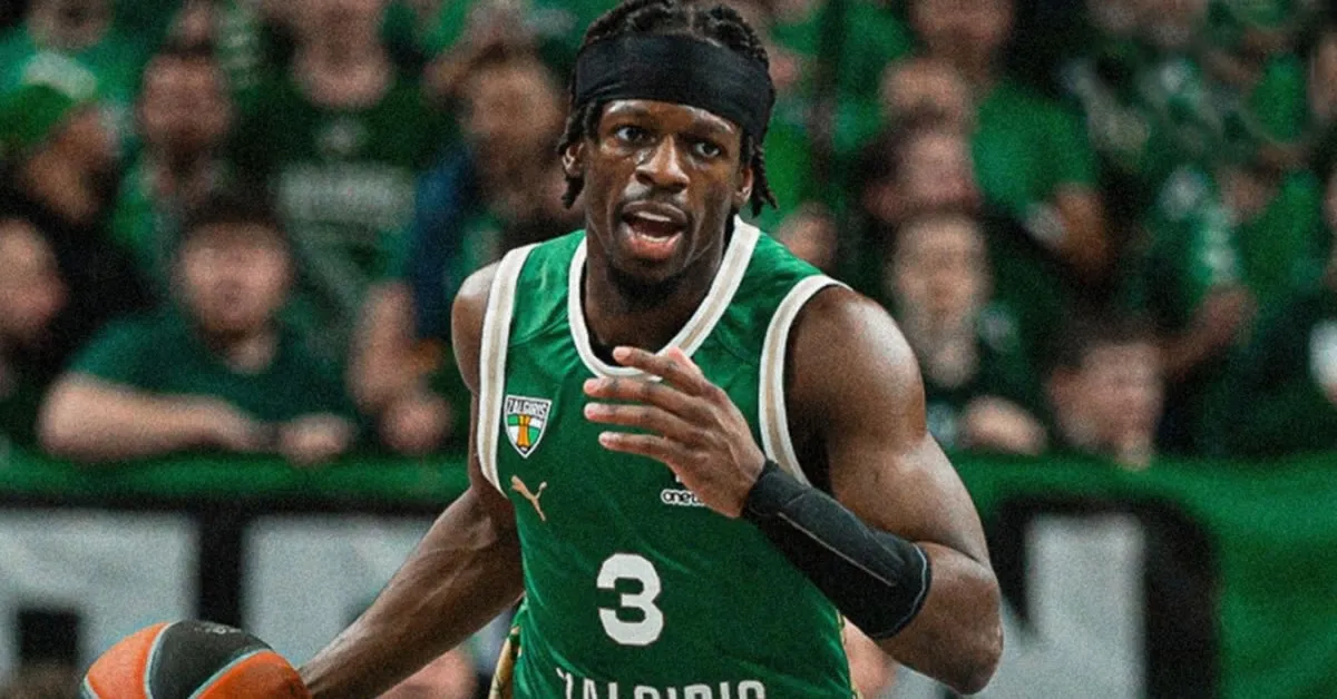 Ο Σιλβέν Φρανσίσκο με τη φανέλα της Ζαλγκίρις κάνει διείσδυση σε αγώνα EuroLeague.