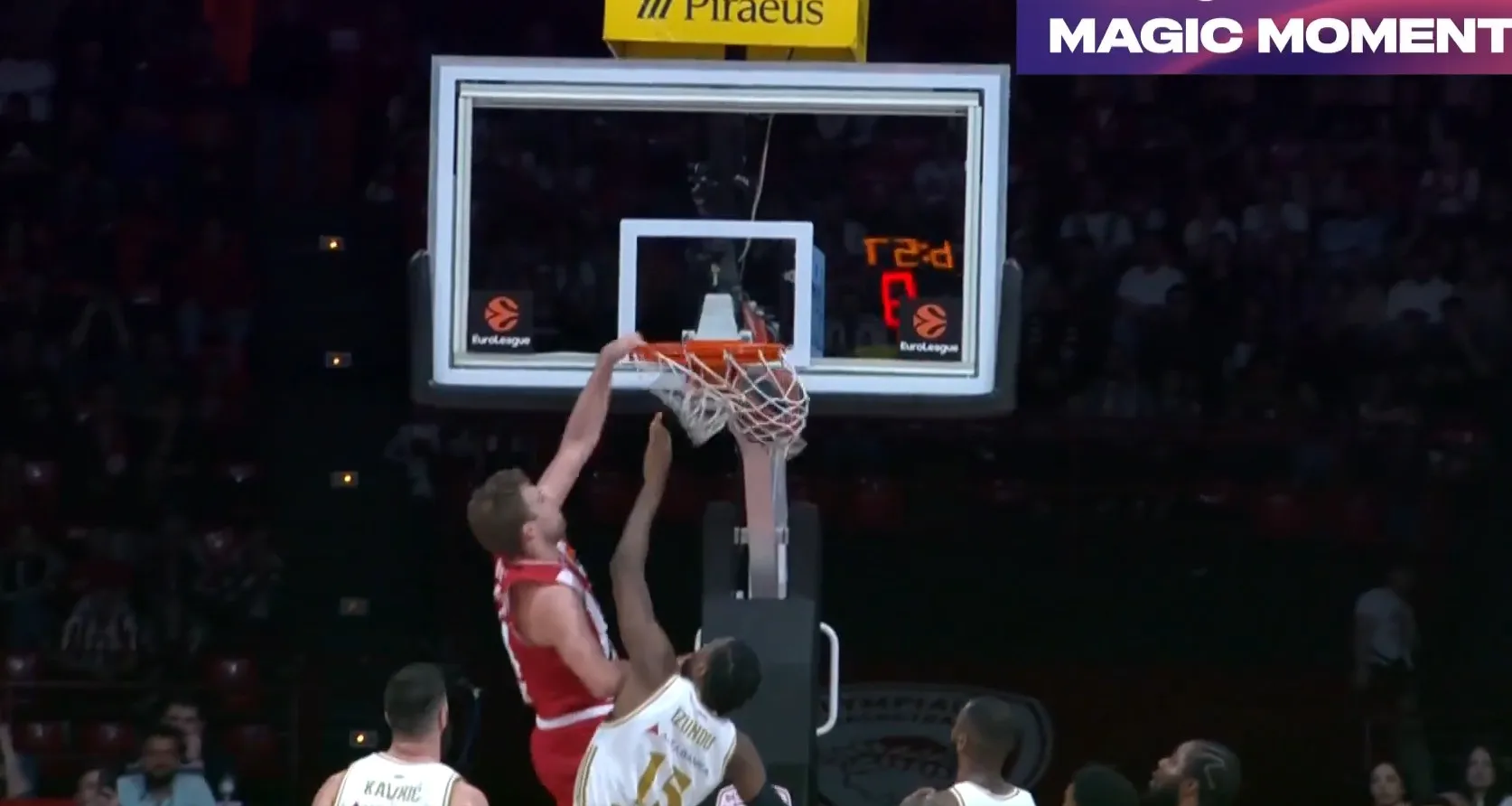 Το εντυπωσιακό poster dunk του Σάσα Βεζένκοφ μπροστά στον Ιζούντου