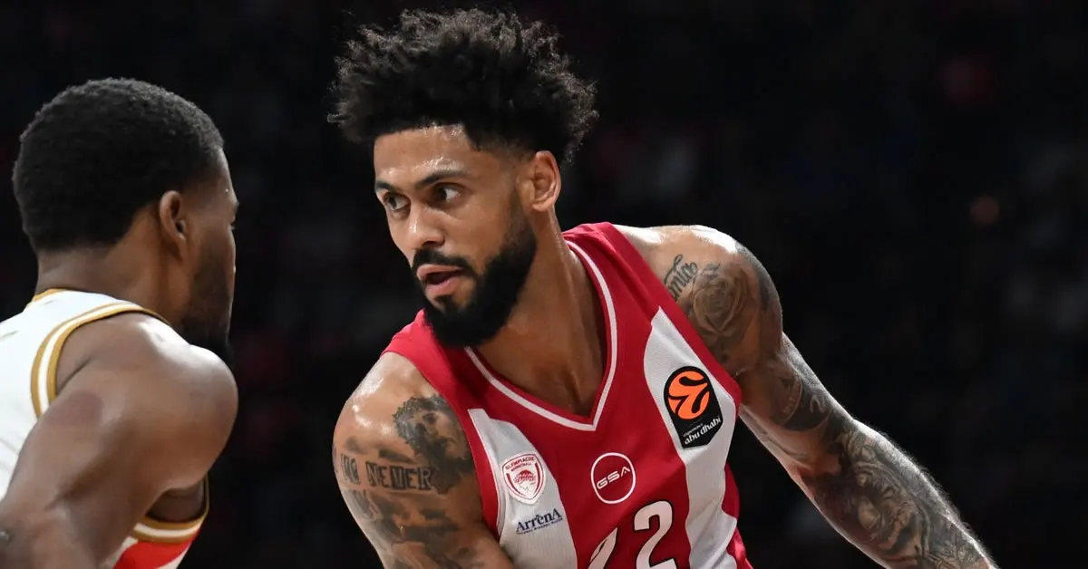 Ο Τάιλερ Ντόρσεϊ σε φάση απο τον αγώνα με τον Ερυθρό Αστέρα όπου έπαθε το διάστρεμα