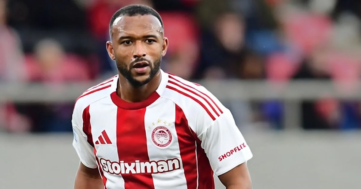 Ο Αγιούμπ Ελ Καμπί πανηγυρίζει ένα από τα 17 γκολ του στο πρωτάθλημα με τη φανέλα του Ολυμπιακού.