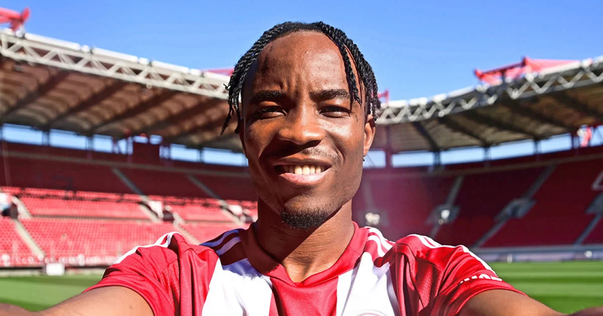 Ο Μπρούνο Ονιεμαέτσι με τη φανέλα του Ολυμπιακού στο Γ. Καραϊσκάκης