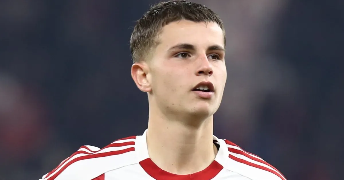 Η Παρί Σεν Ζερμέν βάζει στο στόχαστρο τον Μουζακίτη