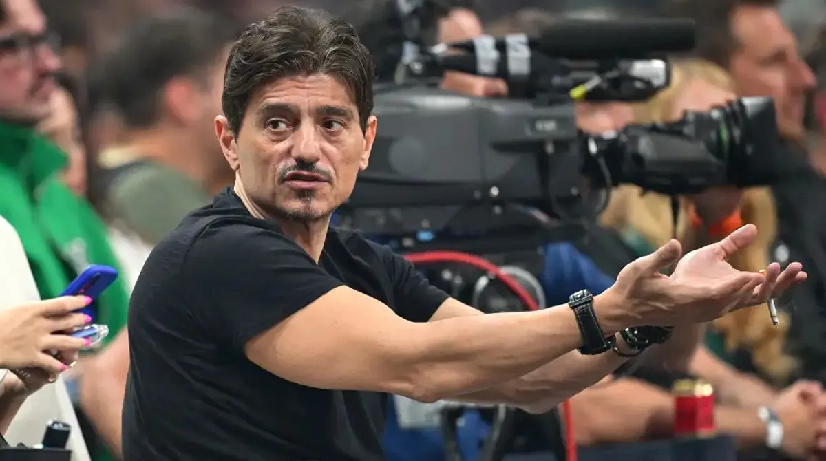 ιδιοκτήτης της ΚΑΕ Παναθηναϊκός, Δημήτρης Γιαννακόπουλος, παρακολουθεί με ένταση την αναμέτρηση της ομάδας του