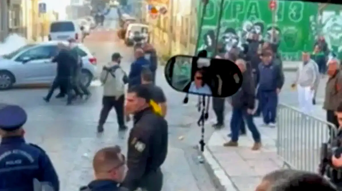 Επίθεση χούλιγκανς στο πούλμαν της αποστολής μετά το ντέρμπι