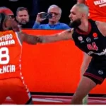 Η φάση με τον Φουρνιέ που αμφισβητήθηκε έντονα κατά των διαιτητών κατά τη διάρκεια του αγώνα του Ολυμπιακού με τη Βαλένθια.