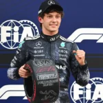 Ο Κίμι Αντονέλι πανηγυρίζει τη νίκη του στο Grand Prix της Ιαπωνίας με το μονοθέσιο της Mercedes.