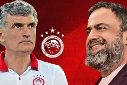 Ο Χοσέ Λουίς Μεντιλίμπαρ και ο πρόεδρος του Ολυμπιακού Βαγγέλης Μαρινάκης με φόντο το σήμα της ομάδας