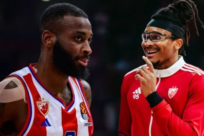 Ο Κόντι Μίλερ-ΜακΙντάιρ με τον Τσίμα Μονέκε με την φανέλα του Ερυθρού Αστέρα