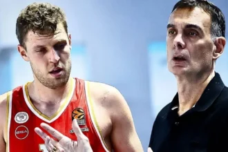 Ολυμπιακός : Σασα Βεζενκοφ και Γιωργος Μπαρτζωκας σε αγώνα με την ομάδα μπάσκετ του Ολυμπιακού