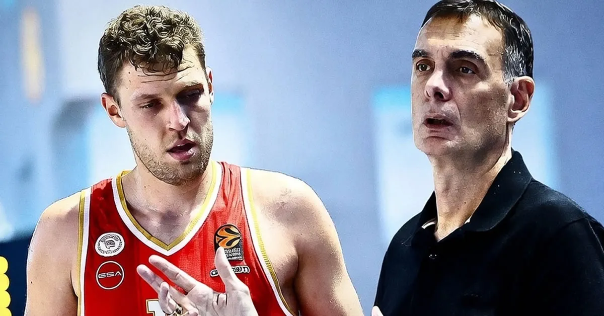 Ολυμπιακός : Σασα Βεζενκοφ και Γιωργος Μπαρτζωκας σε αγώνα με την ομάδα μπάσκετ του Ολυμπιακού