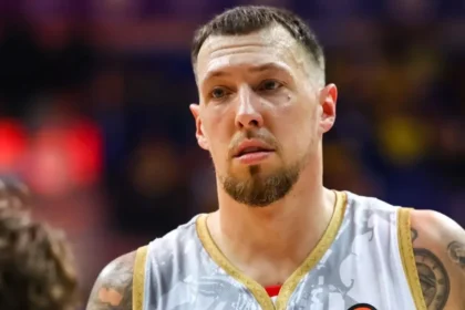 Ο Ντανιελ Ταις με τη φανέλα της Μονακό, ο οποίος έθεσε εαυτόν εκτός ομάδας ενόψει του αγώνα με τον Ολυμπιακό