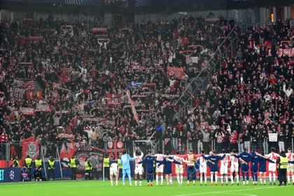 Ολυμπιακός πέταλο Θυρας 7