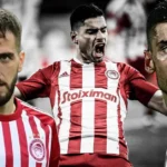 Ο Κώστας Φορτούνης και ο Γιώργος Μασούρας πανηγυρίζουν αγκαλιασμένοι μετά από επίτευξη τέρματος