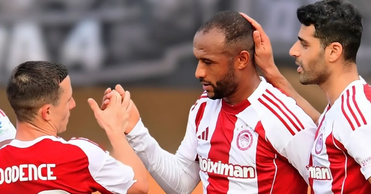 Αγιούμπ Ελ Κααμπί Ταρέμι και Ποντένσε πανηγυρίζουν