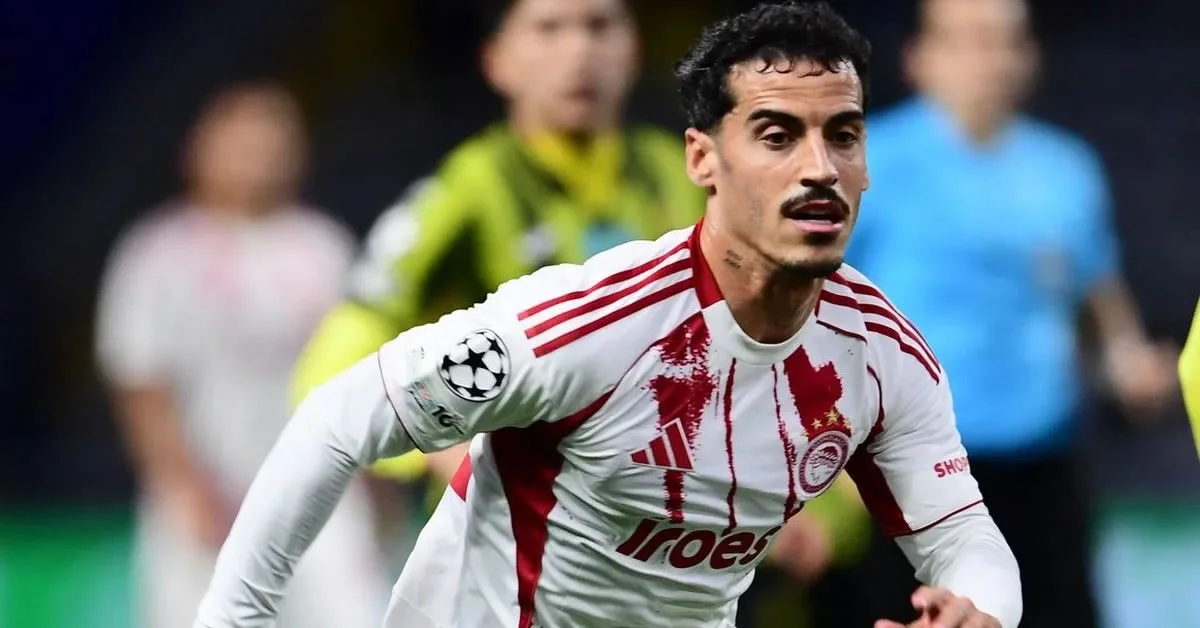 Ο Τσικίνιο σε φάση απο αγώνα με την ΑΕΚ μέσα στο πρωτάθλημα της Super League