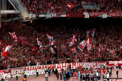 Πανοραμική λήψη του Ολυμπιακού Σταδίου της Αθήνας γεμάτο με φιλάθλους του Ολυμπιακού