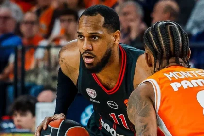 Ο Μόντε Μόρις σε φάση απο τον αγώνα με την Βαλένθια