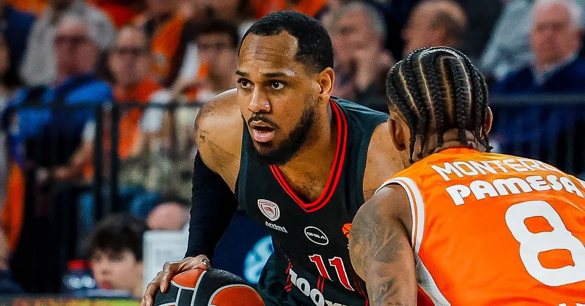 Ο Μόντε Μόρις σε φάση απο τον αγώνα με την Βαλένθια