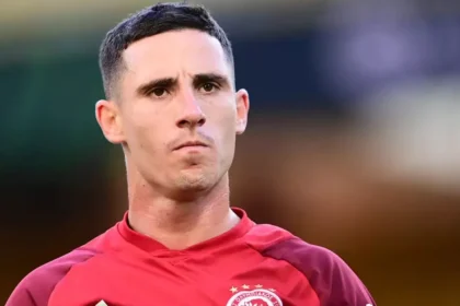 Ο Ντάνιελ Ποντένσε σε αγώνα του Ολυμπιακού