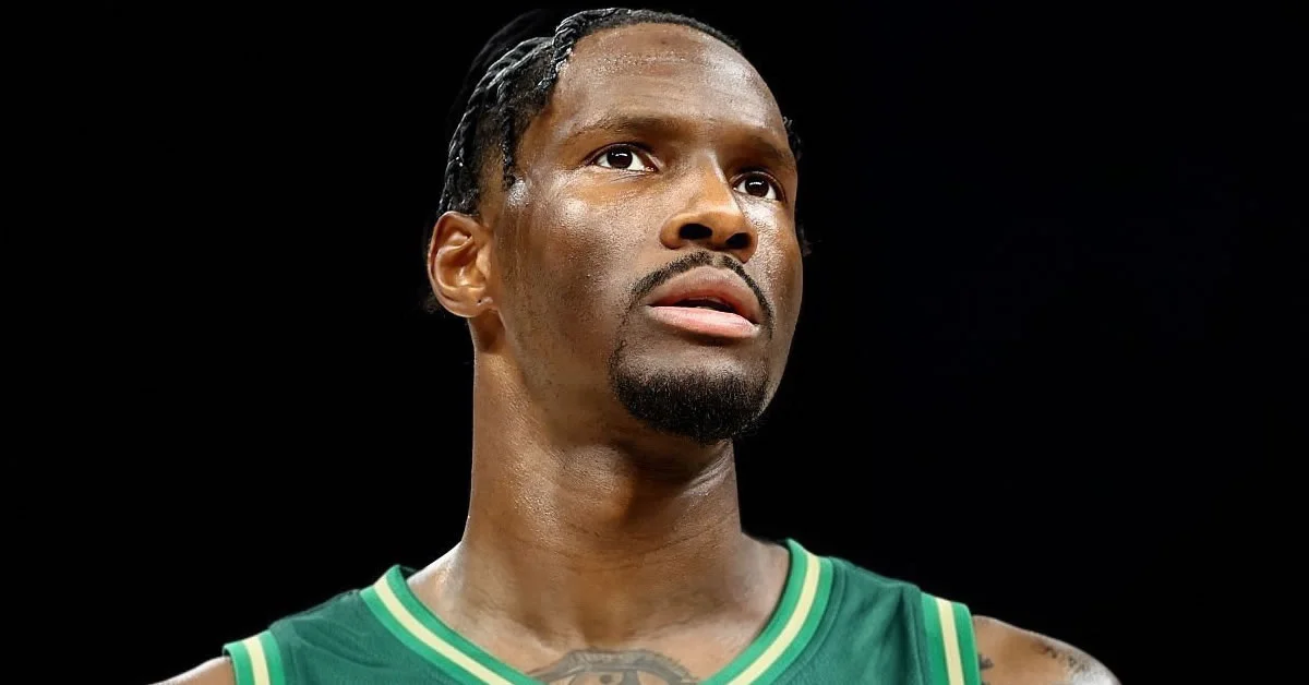 Ο Νάιτζελ Χέιζ-Ντέιβις του Παναθηναϊκού AKTOR οργανώνει την επίθεση της ομάδας του κατά τη διάρκεια αγώνα.